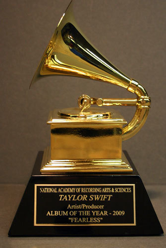 taylor-swift-grammy.jpg