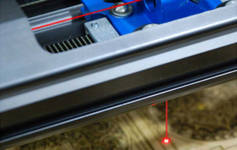 レーザー加工機の仕組み（左：発振器からビーム伝送まで）